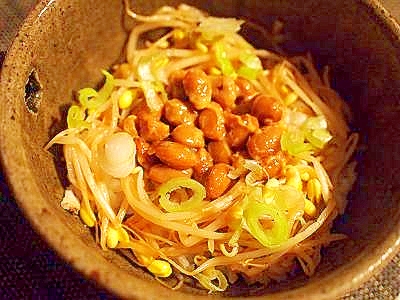 豆もやし＆納豆　貧相だけど‘丼’