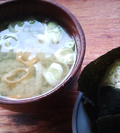 豆腐 白菜 舞茸 ネギの味噌汁