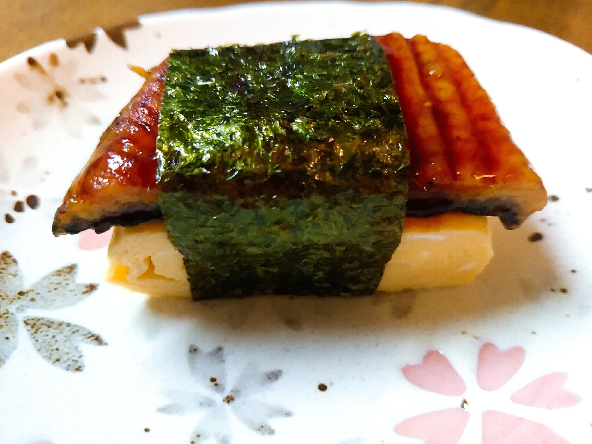 海苔巻き鰻卵焼き乗せ