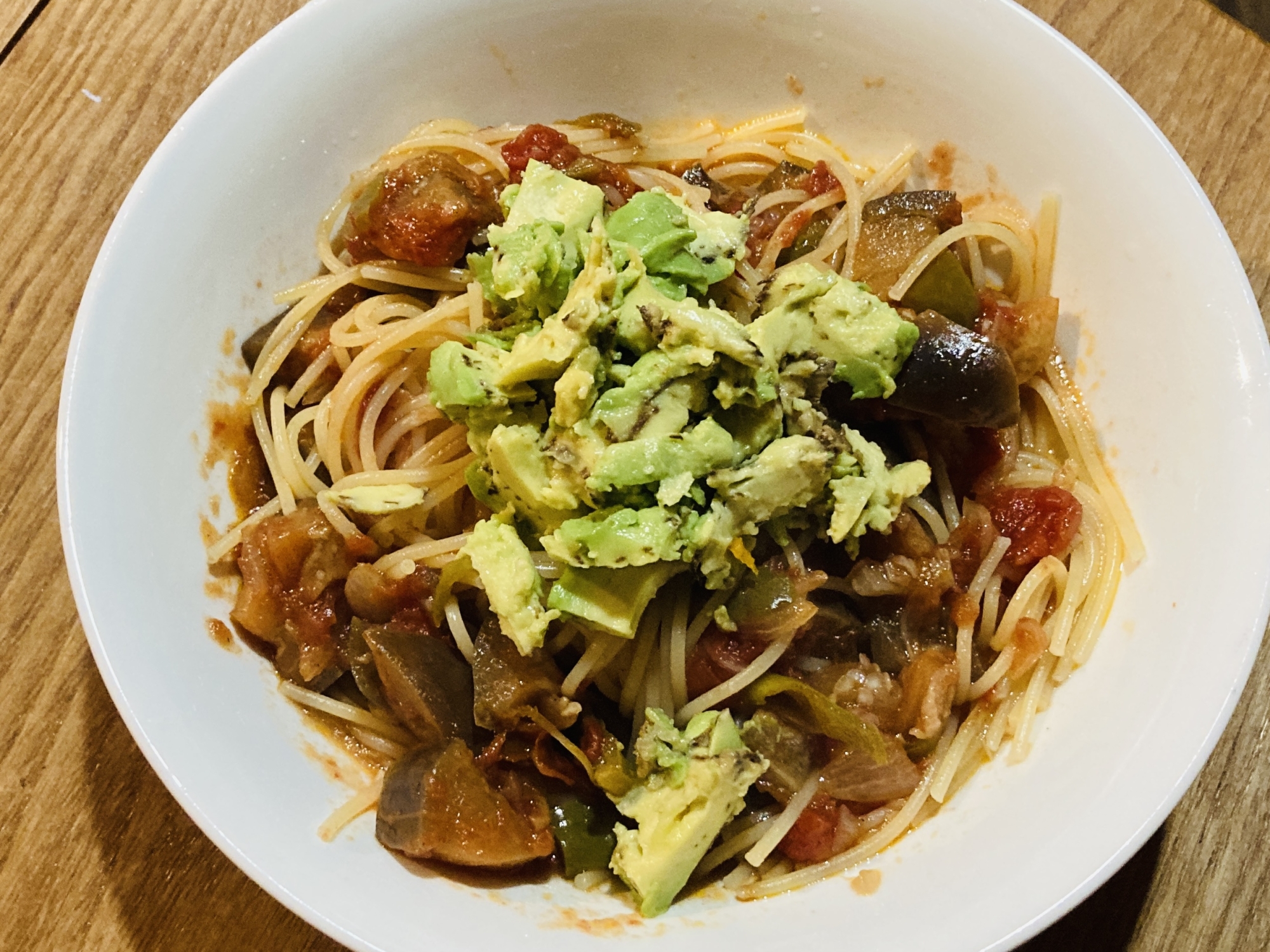 アボカドナストマトパスタ