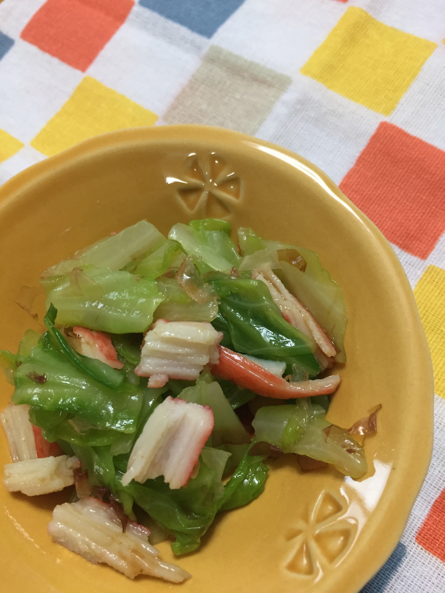 茹でキャベツとカニカマの梅肉和え