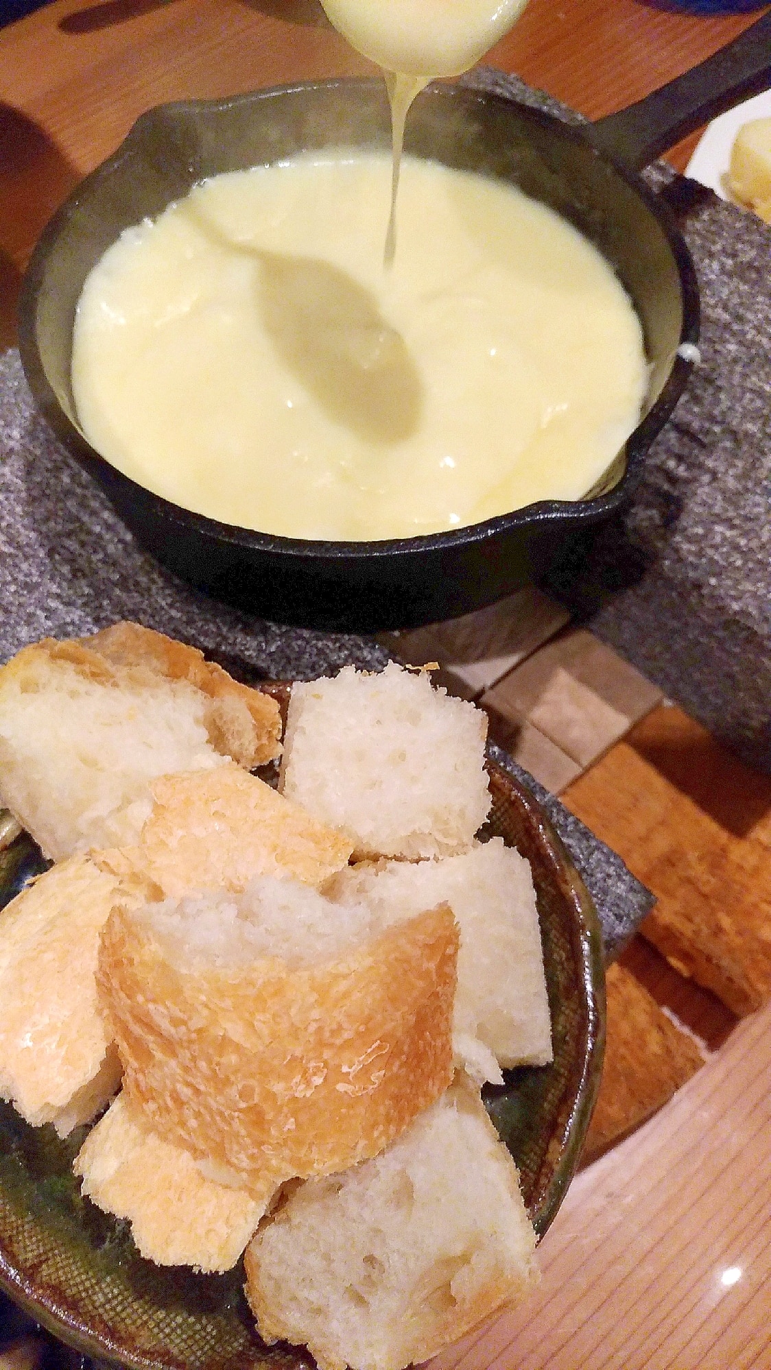 ホワイトデーに☆きのこの旨味で芳醇チーズフォンデュ