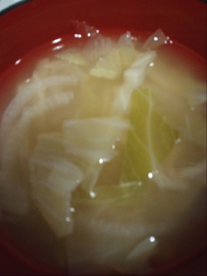 キャベツと新玉ねぎの味噌汁