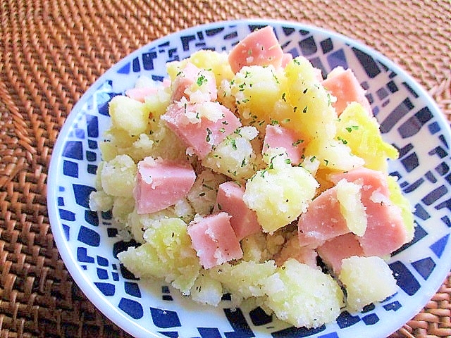 魚肉ソーセージとじゃがいものサラダ♪レモン風味