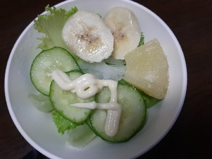 好きなフルーツ２種♪胡麻ドレ野菜サラダ