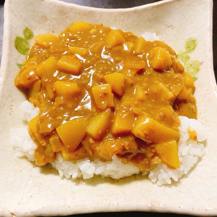 玉ねぎ、じゃがいも、ひき肉のキーマカレー風