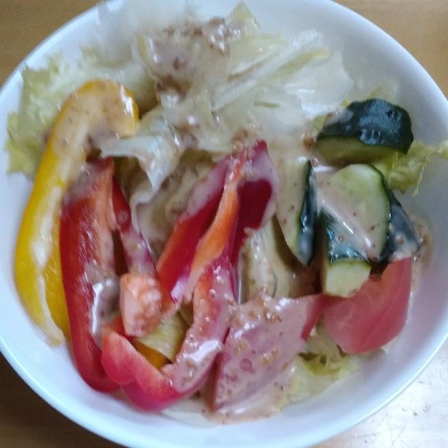 ピリ辛ドレッシングの野菜サラダ