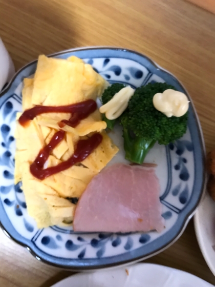 薄焼き卵で　オムライス