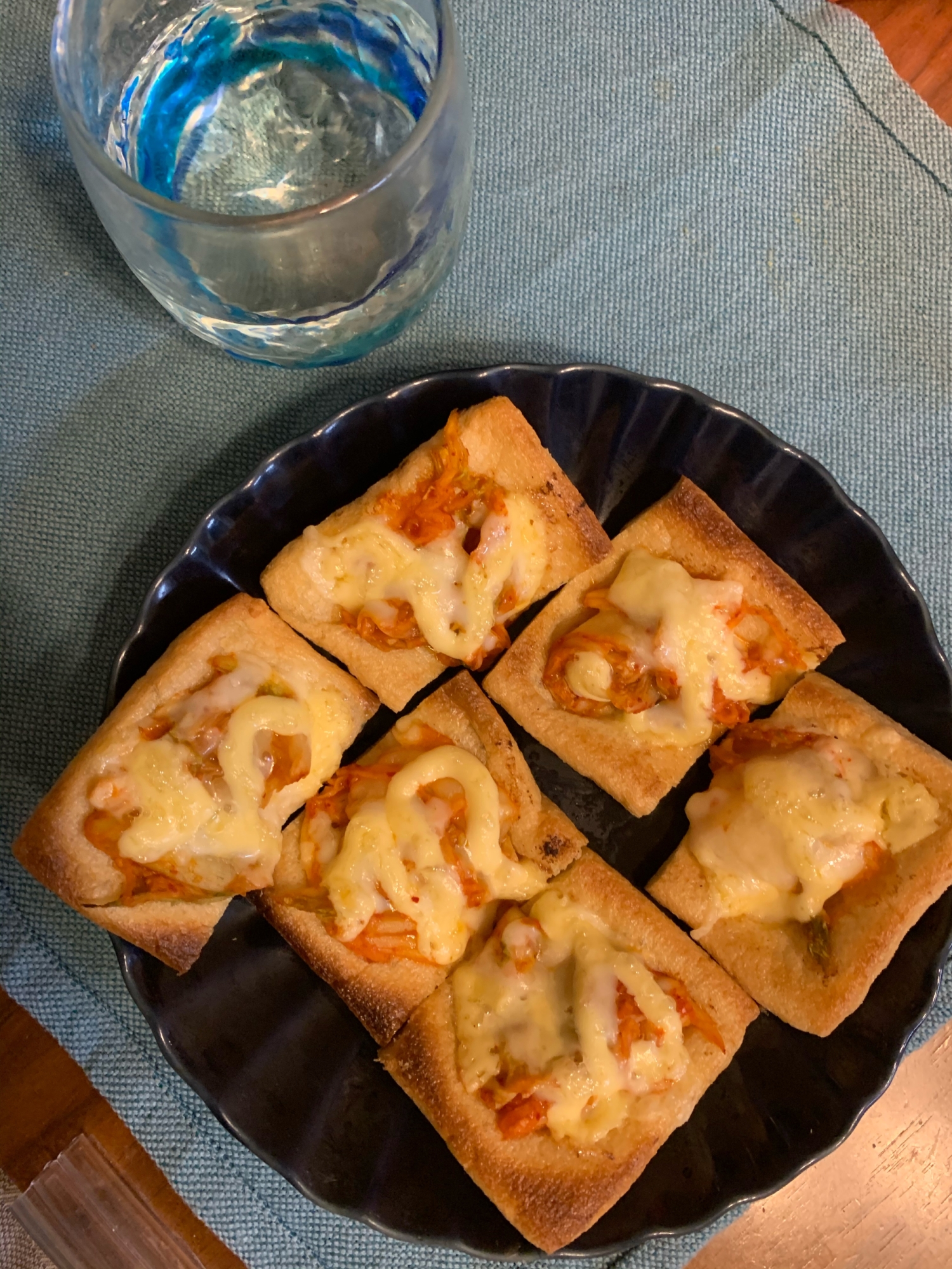 簡単安い ワインに 油揚げキムチチーズ乗せ レシピ 作り方 By ごまおいる 楽天レシピ