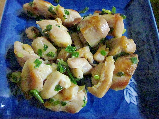 オリーブオイルで焼く鶏肉のネギ塩焼き