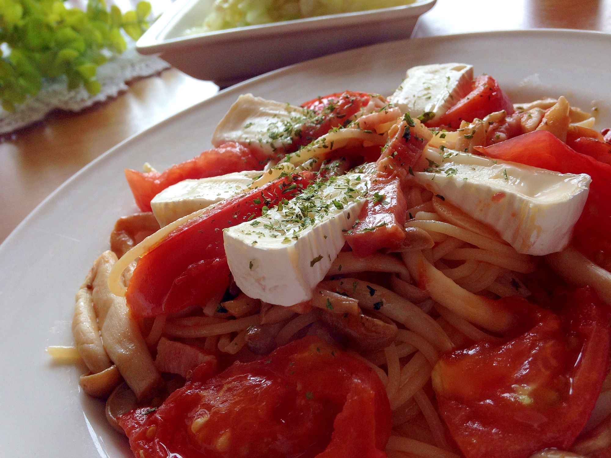 カマンベールチーズのベーコントマトパスタ