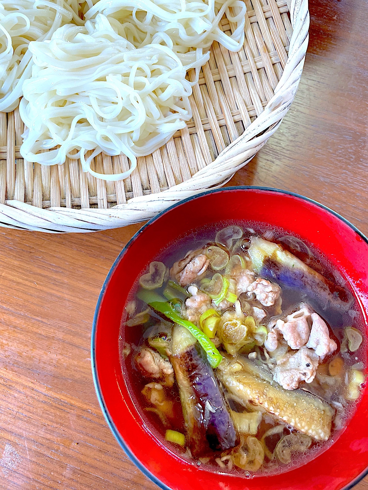 【ひやあつ】豚肉とナスのつけうどん