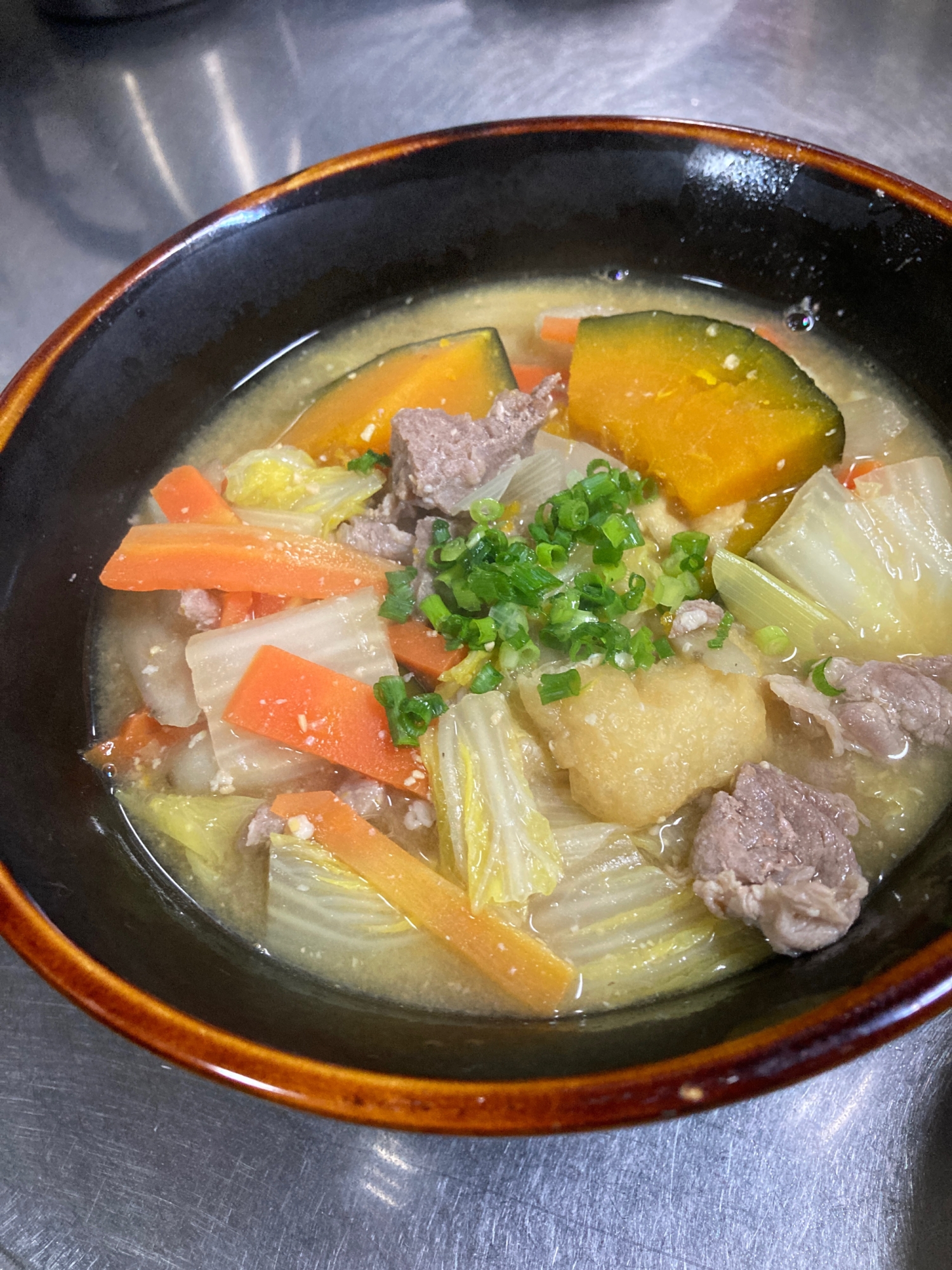 豚肉、ごぼうの味噌煮込みうどん