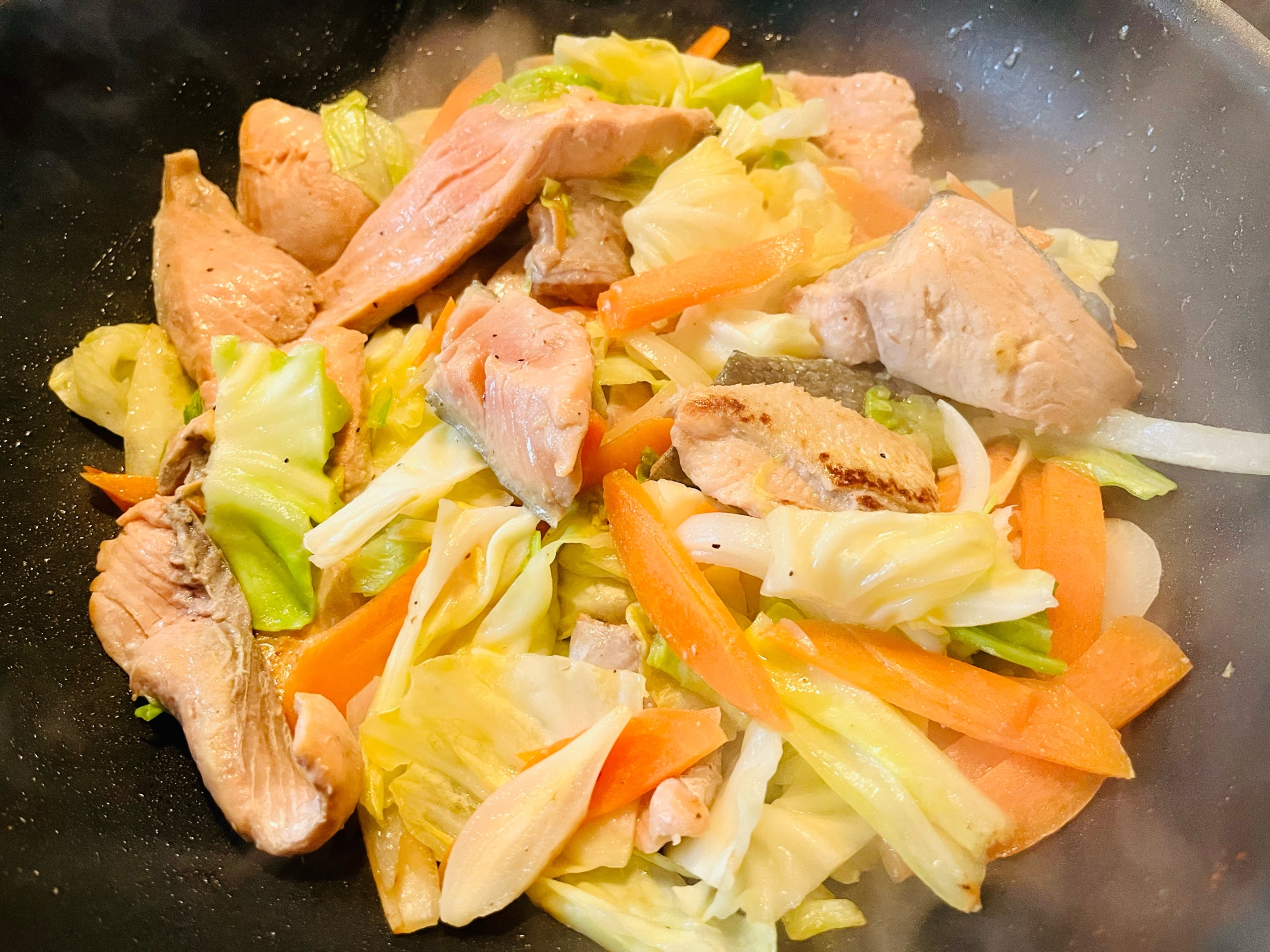 鮭と野菜の蒸し炒め