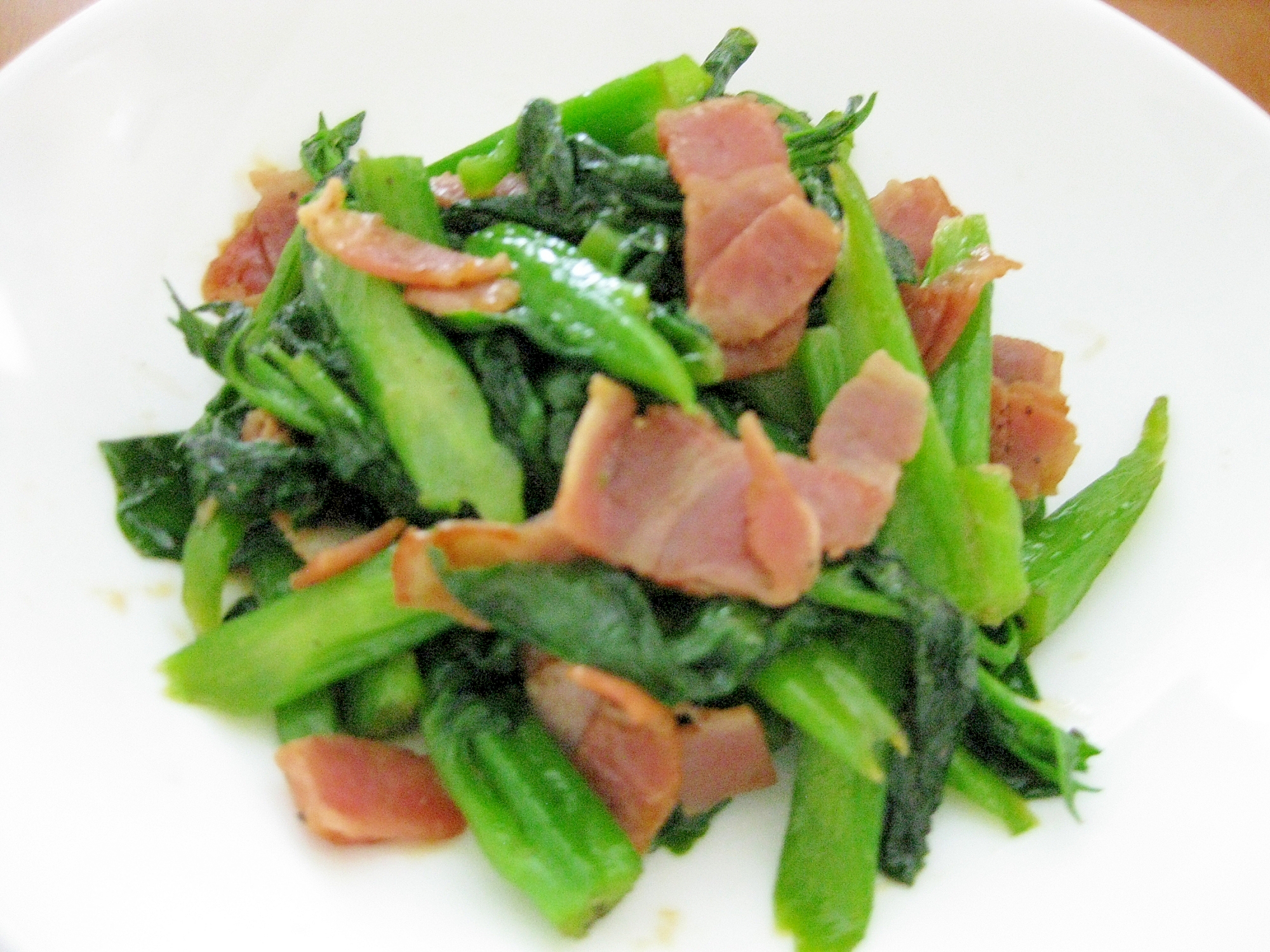 簡単!つるむらさきとベーコンのバター醤油炒め