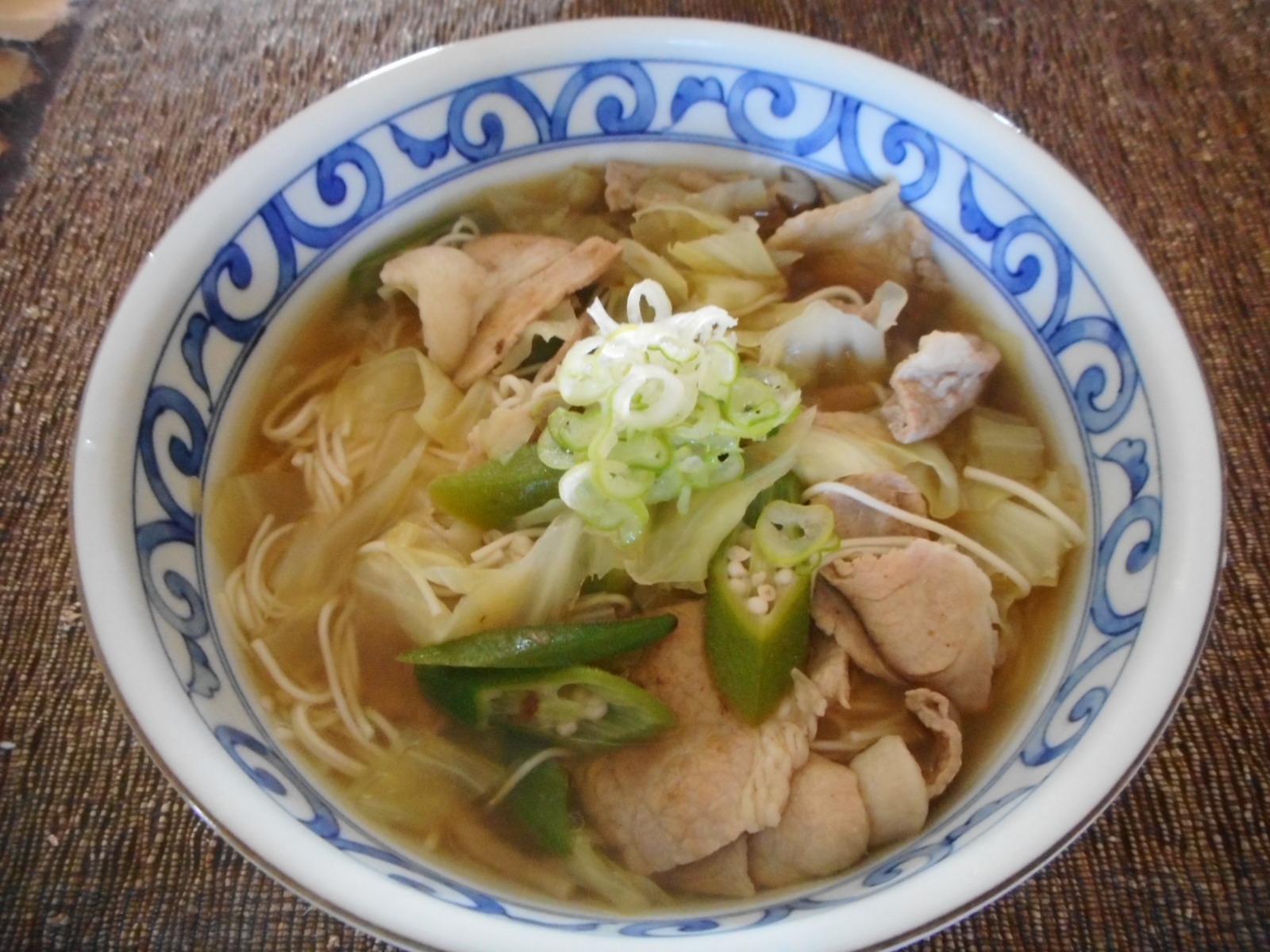 オクラとキャベツと豚肉の煮麺