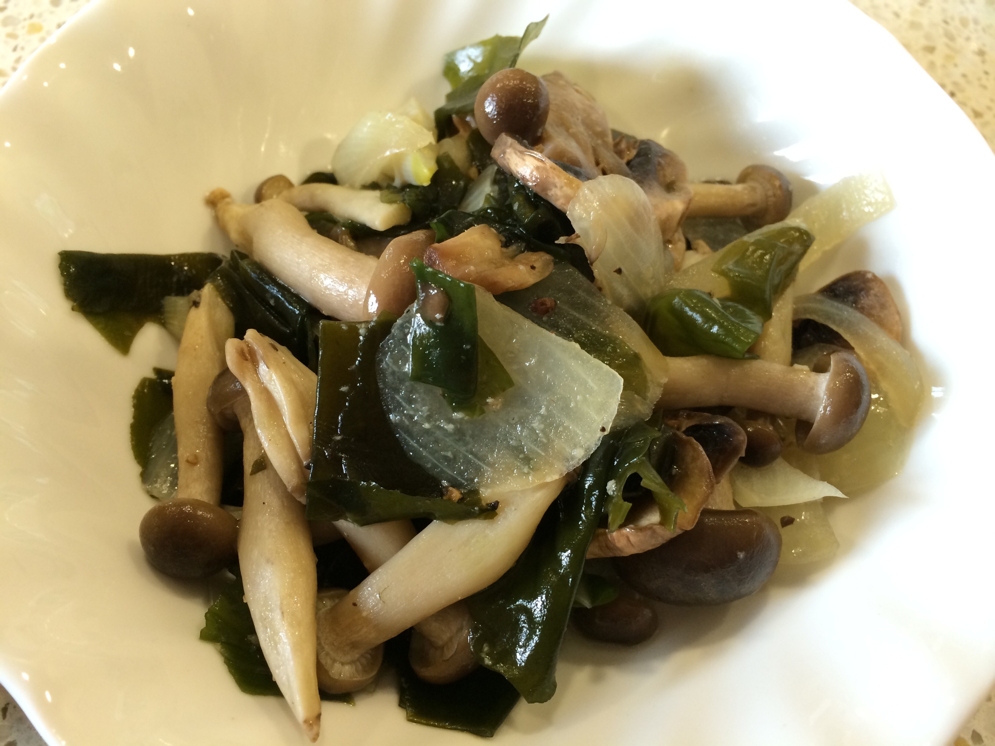 キノコの白ワイン蒸し