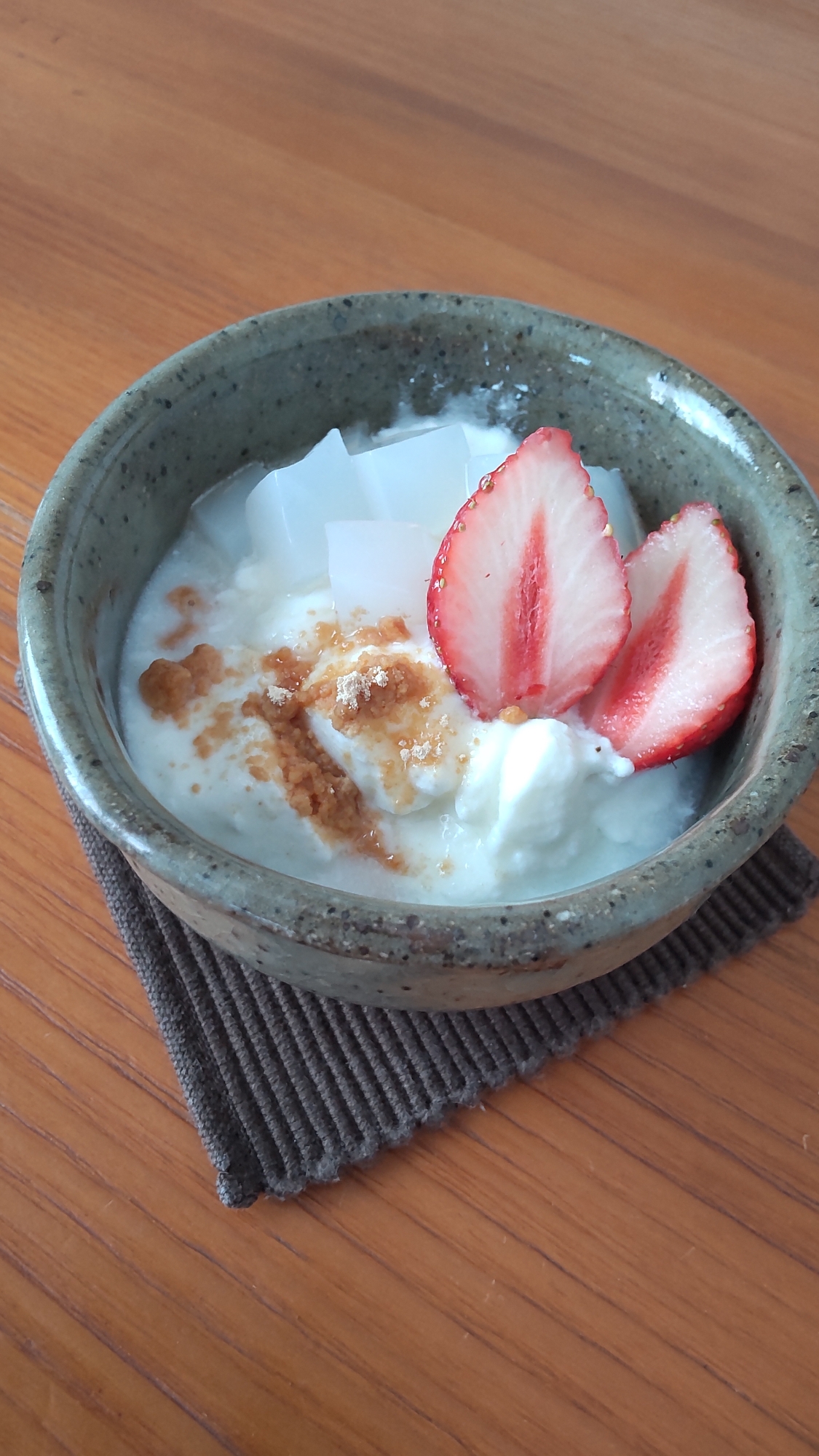 暑い日の♡苺とナタデココのヨーグルト☆