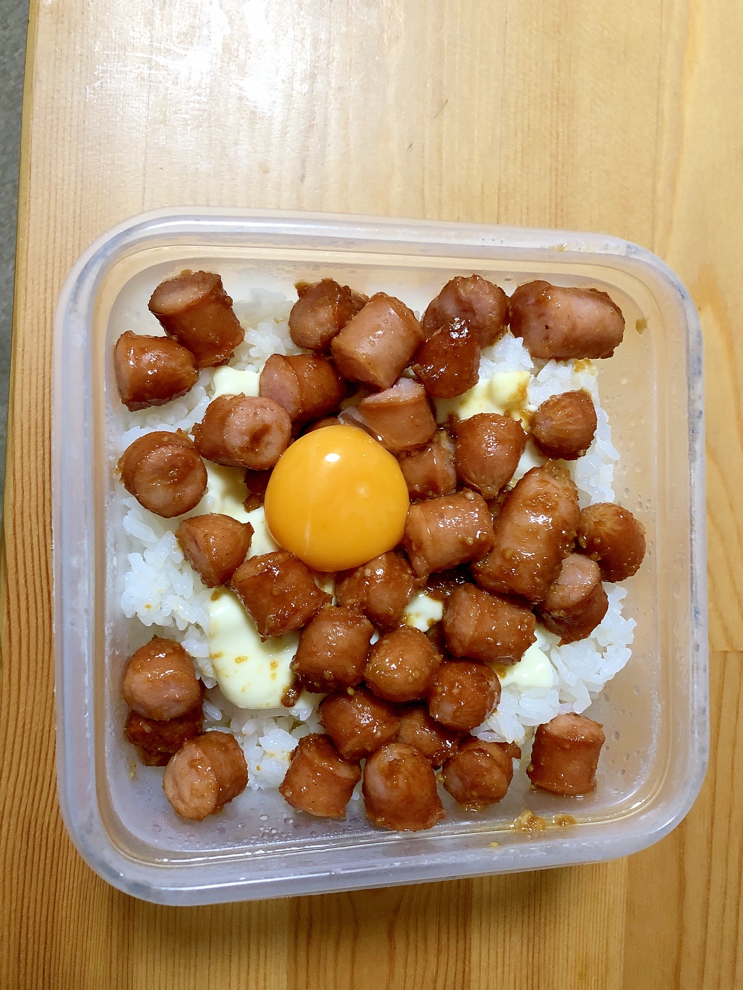 がっつりやみつきのウインナー丼