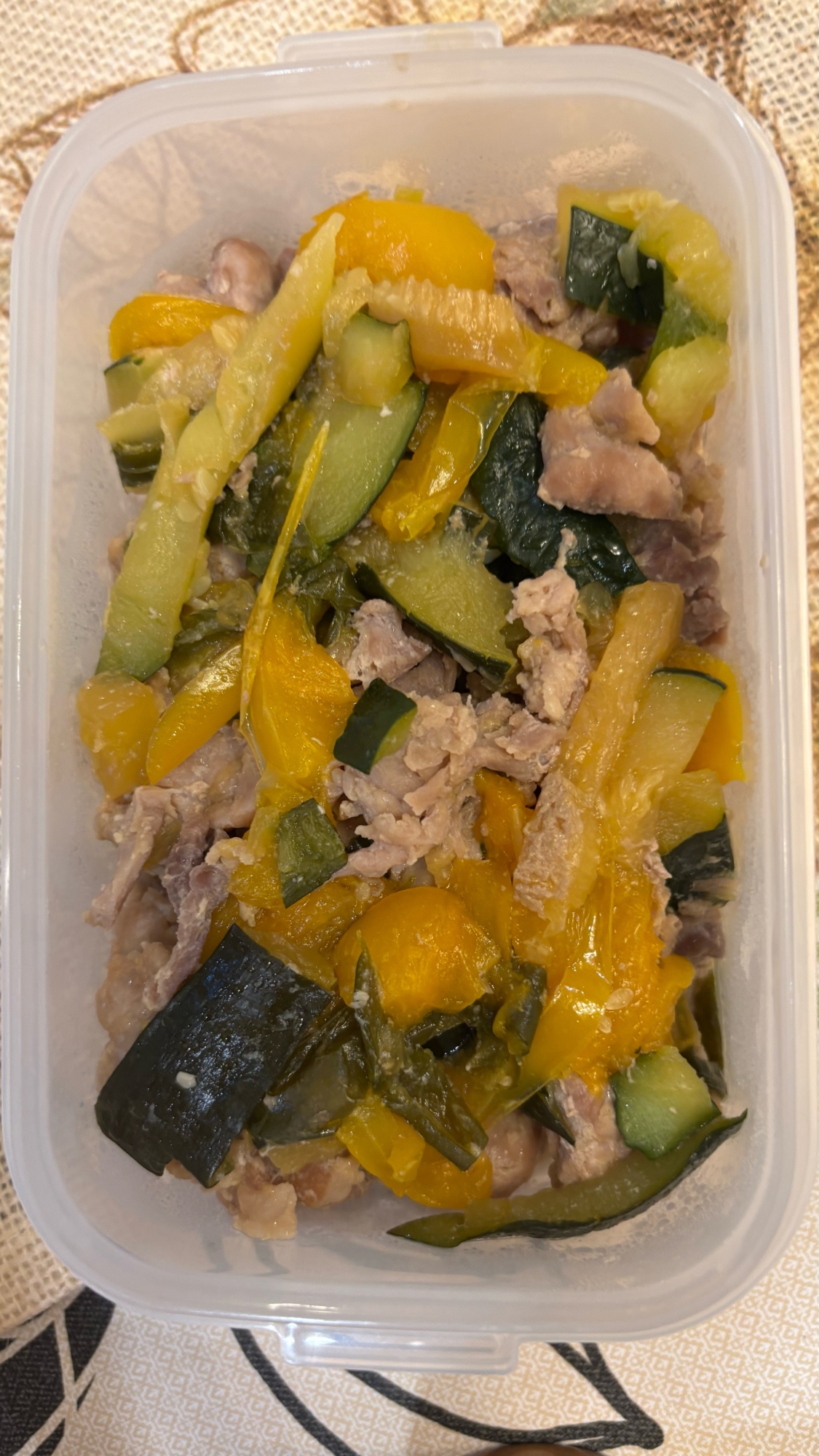 圧力鍋☆夏野菜⭐パプリカとズッキーニの肉炒め