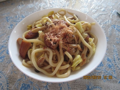 さつま揚げとキャベツの焼きうどん