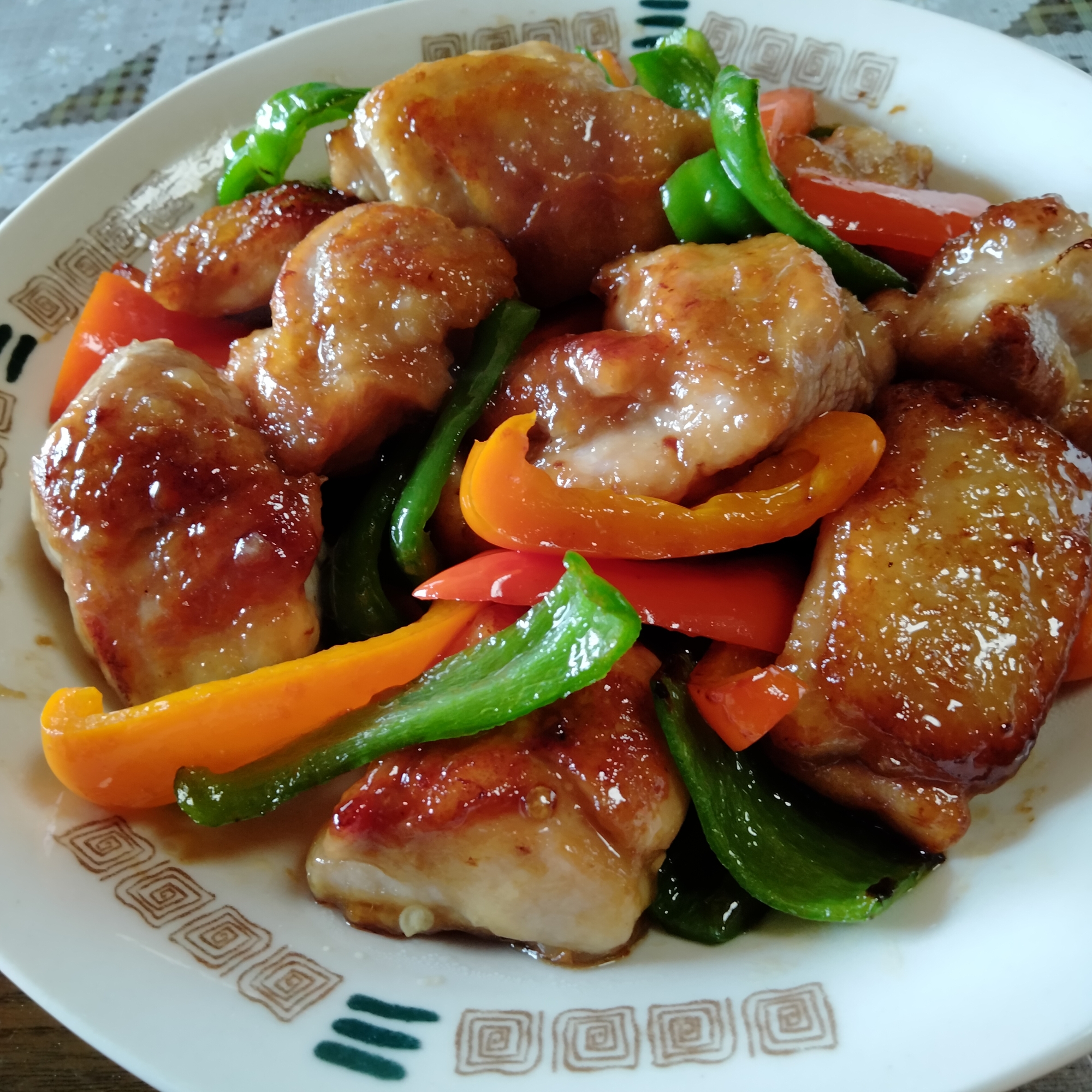 鶏もも肉とピーマン・パプリカのオイスターソース炒め