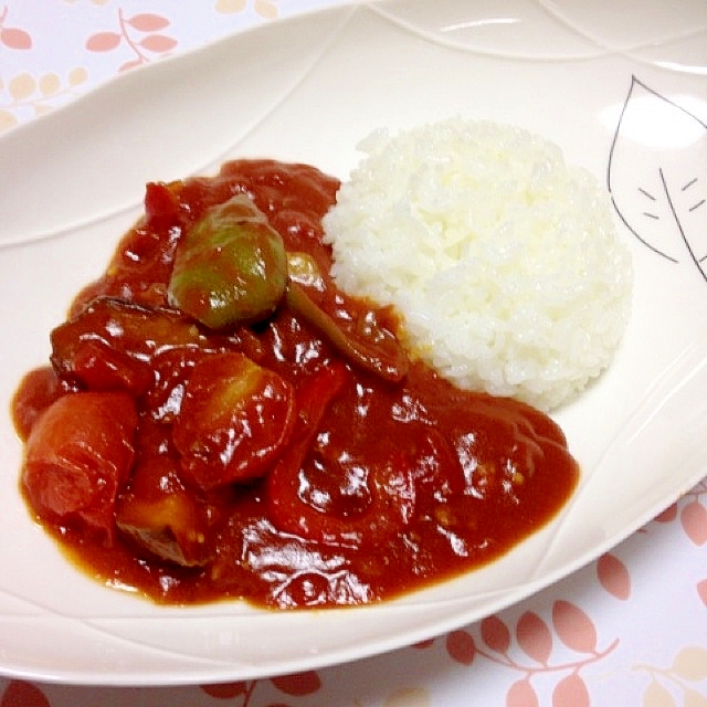 トマトソースで肉無し夏野菜カレー