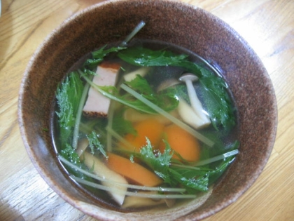 ほぼ即席♪水菜とハムの中華スープ