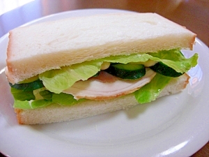 スモークハムと野菜のサンドイッチ