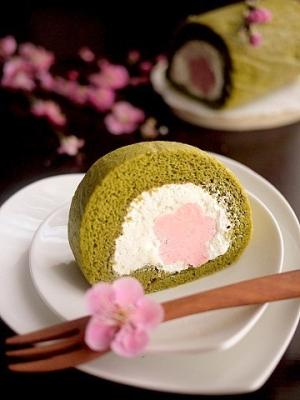 意外な出会い☆苺のレアチーズと抹茶のロールケーキ