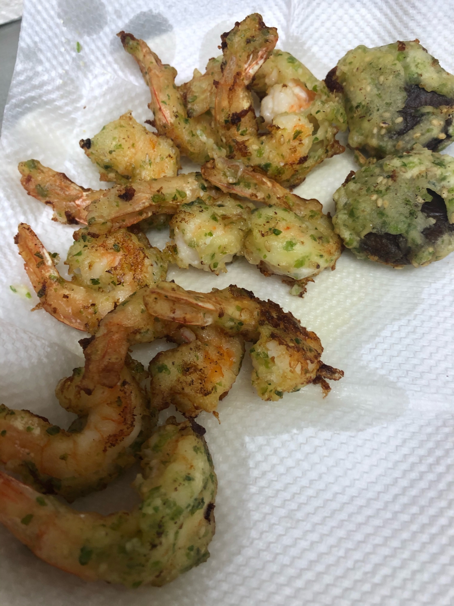 青のりと白胡麻入り衣の海老天ぷら