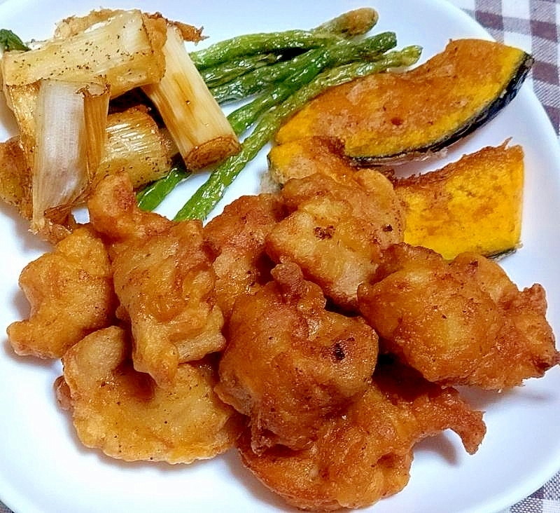野菜も一緒に唐揚げ粉を使った唐揚げ盛り合わせ