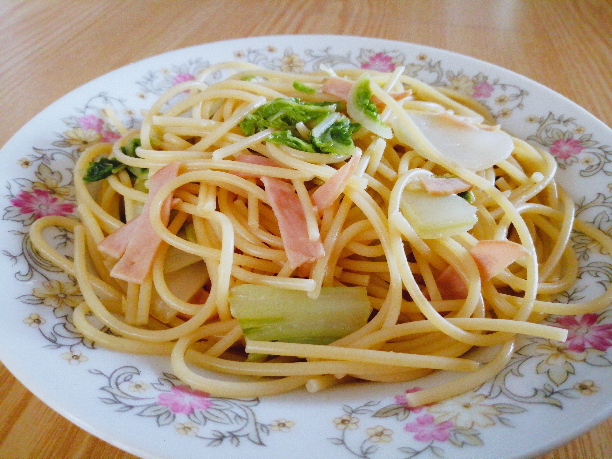 白菜とハムのバター醤油パスタ