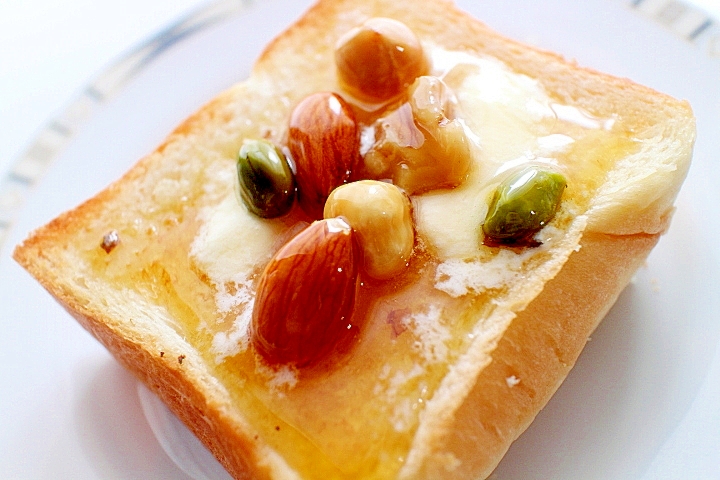 【簡単】カフェ気分♪バター＆ハニーナッツトースト