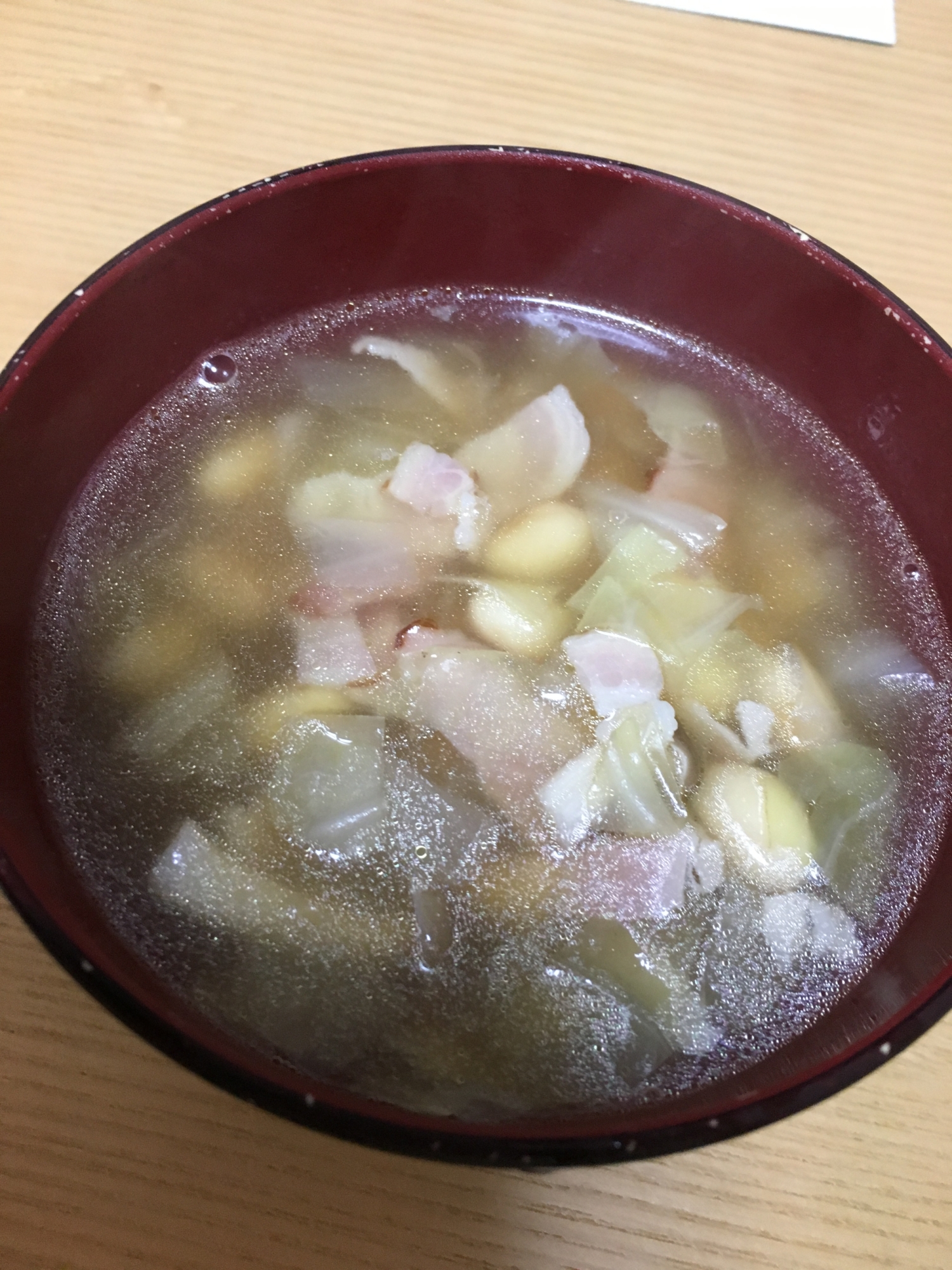 大豆とベーコンのコンソメスープ