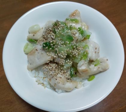 ご飯にのっけて丼にしました～
おいしかったですo(*^▽^*)o