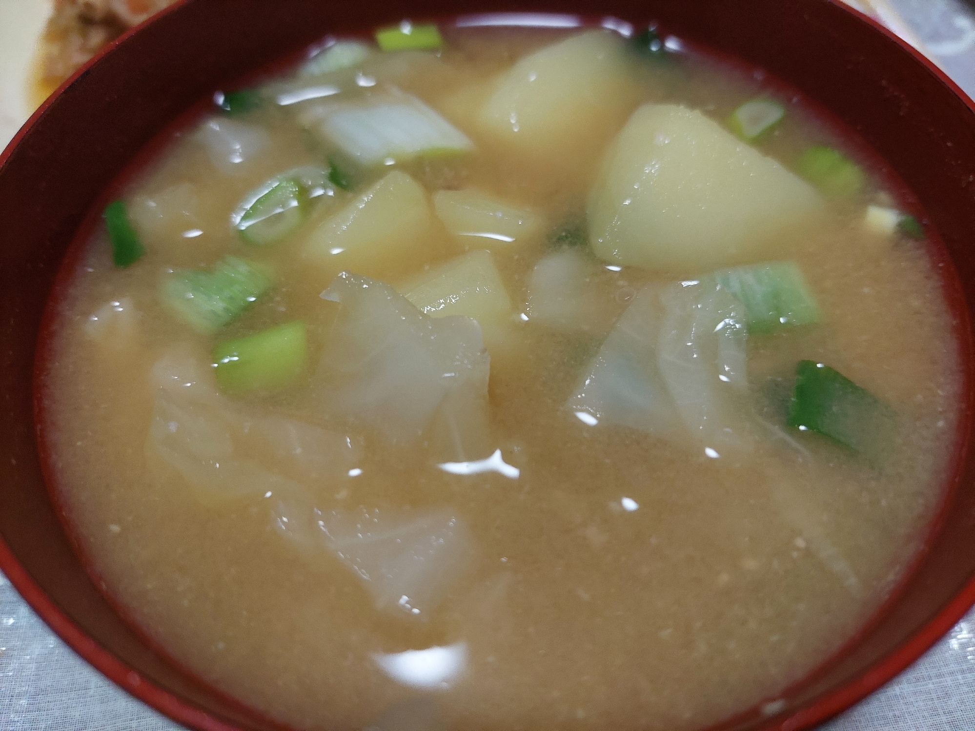 じゃがいも 小ネギ キャベツの味噌汁