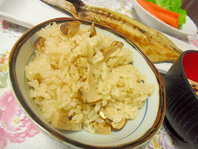 松茸の炊き込みご飯　贅沢秋ごはん