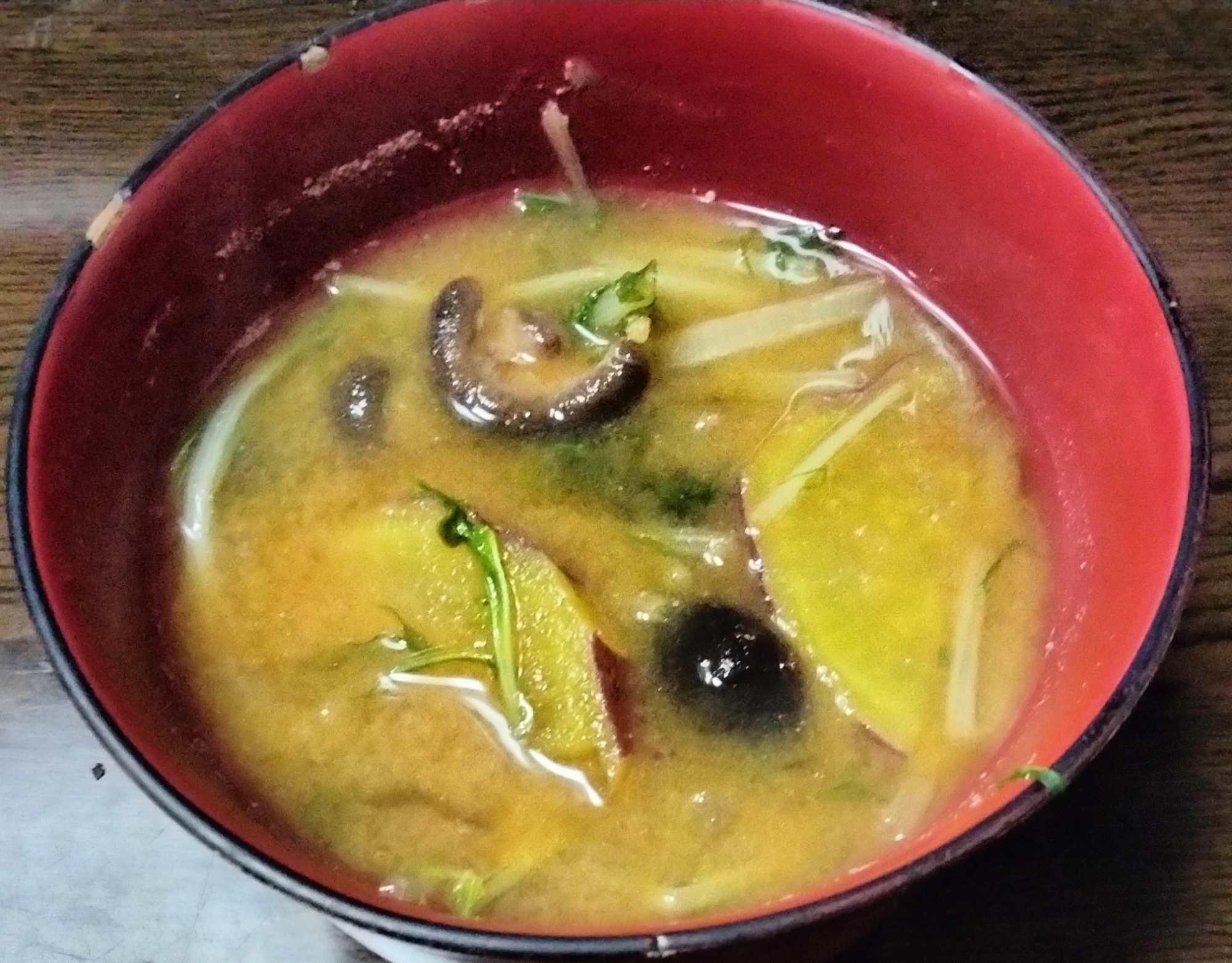 さつま芋しいたけ水菜の味噌汁