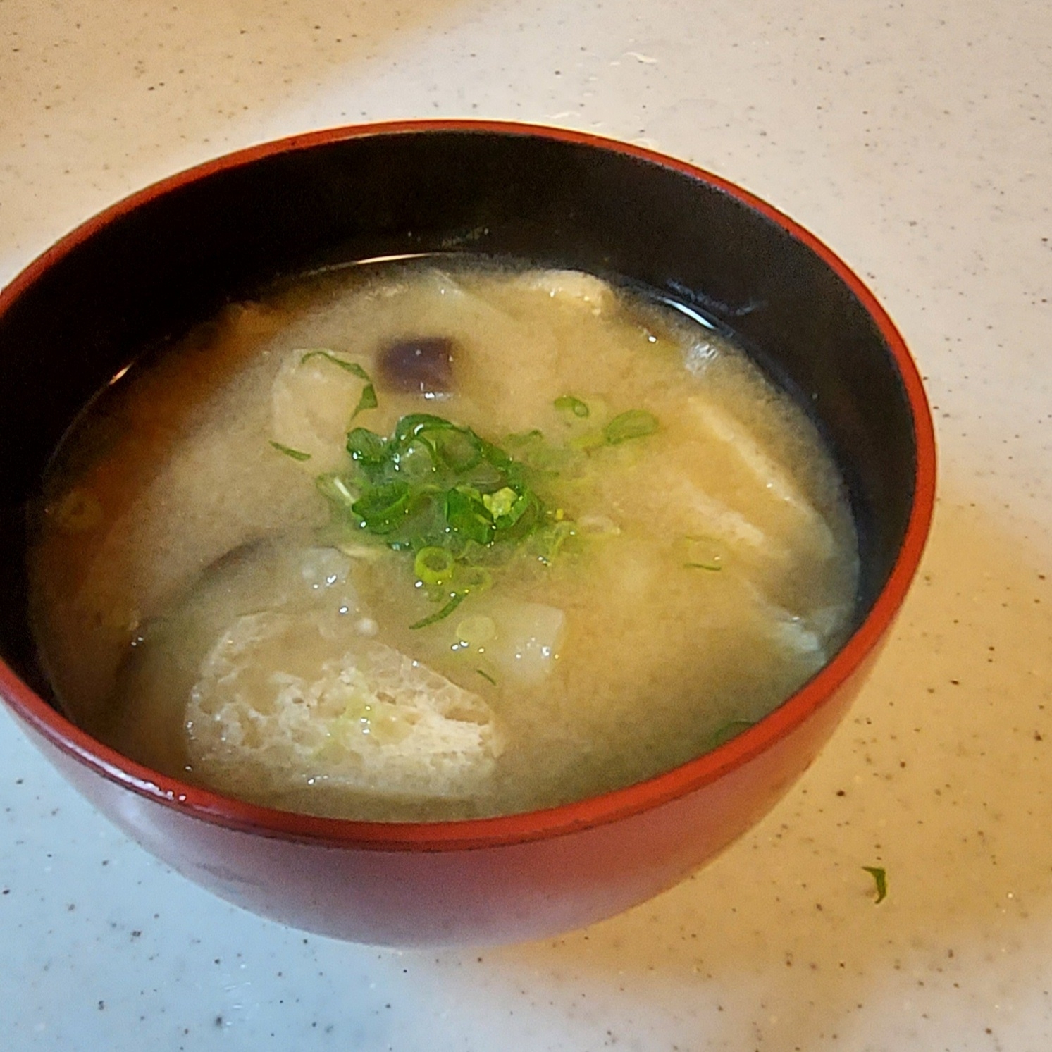 うす揚げと茄子のお味噌汁