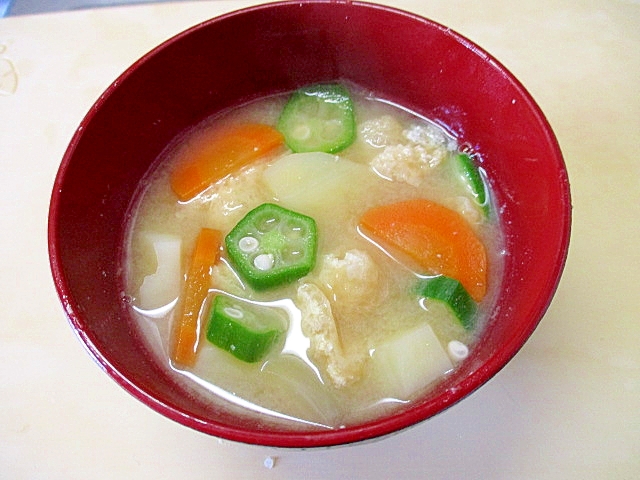 残り野菜と油揚げの味噌汁