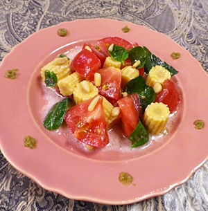 トマトヤングコーンのバジルサラダ