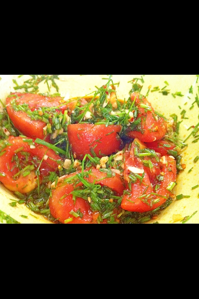 トマトとネギの黒酢サラダ