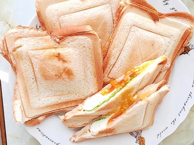 モテナシベーカーで!温玉をホットサンドにIN♪