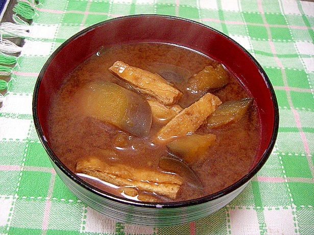 茄子と油揚げのお味噌汁(赤だし)