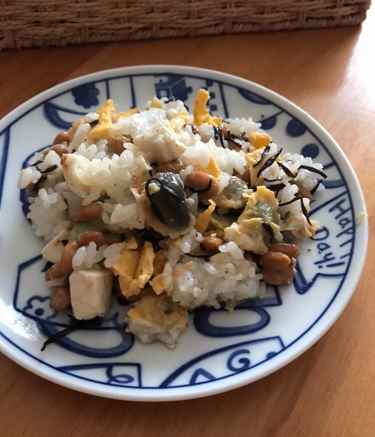 豆腐と枝豆、ひじきの納豆チャーハン