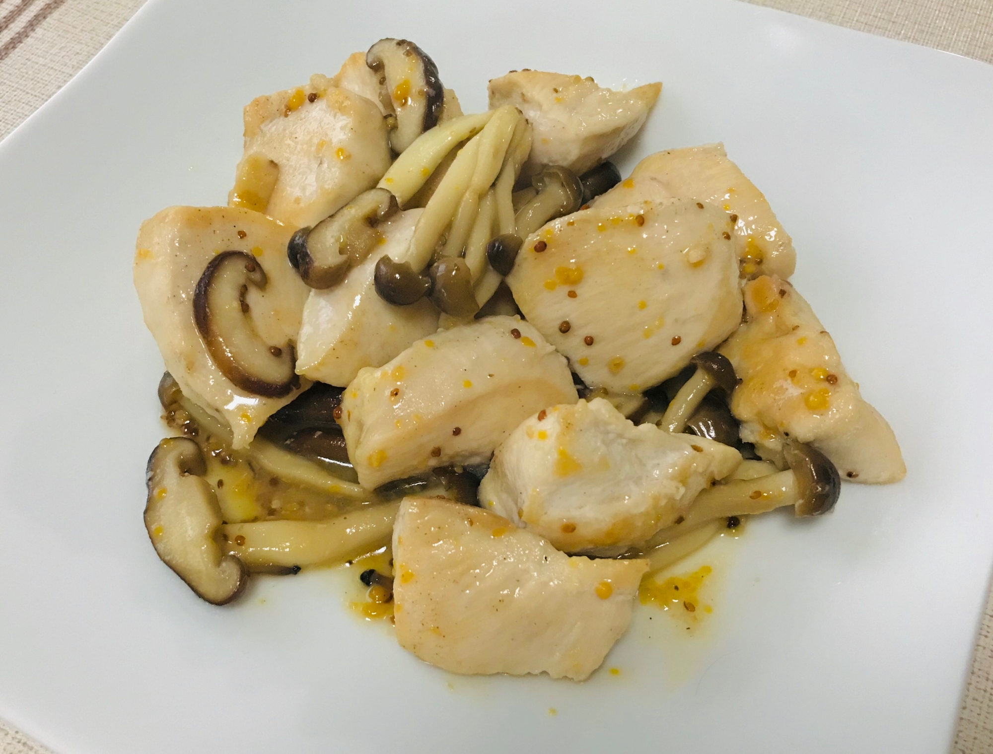 鶏むね肉ときのこのハニーマスタード炒め