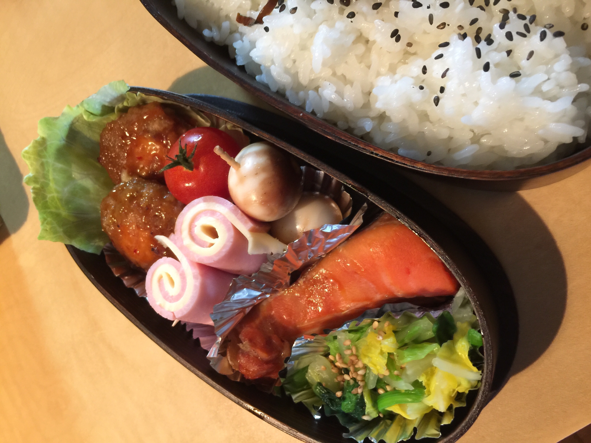 今日のパパのお弁当！ハムとチーズのクルクル巻き弁当