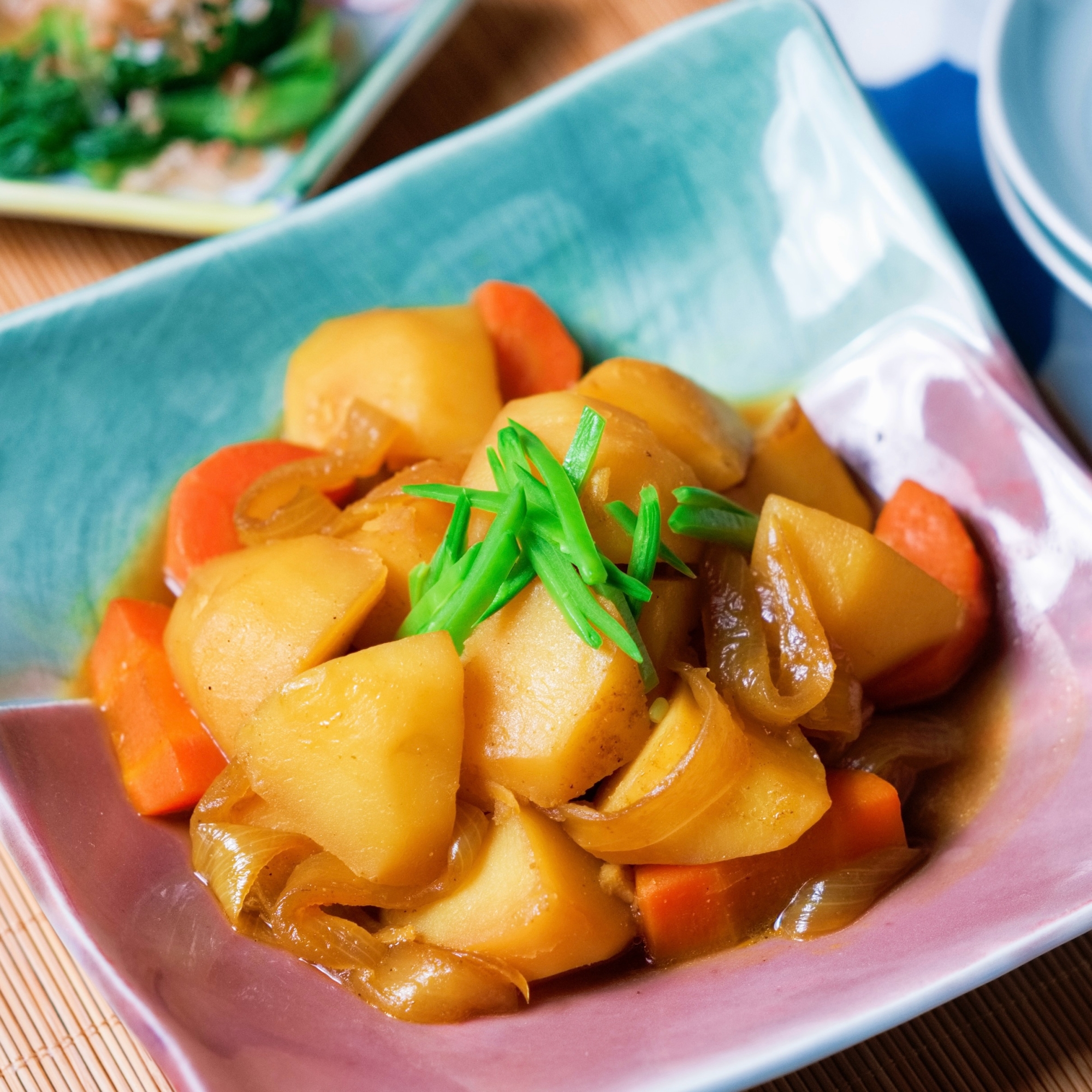 じゃがいも、にんじん、玉ねぎのカレー煮【和食主菜】