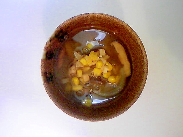 玉ねぎ、コーン、椎茸のスープ